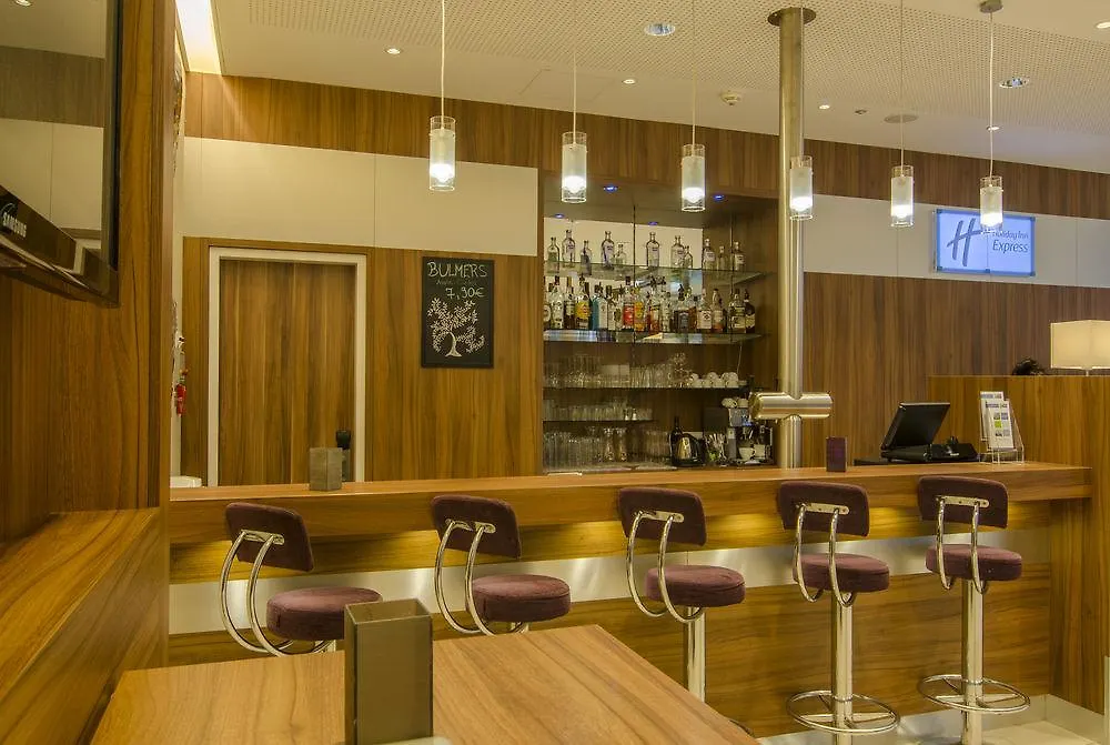 Holiday Inn Express Hamburg - St. Pauli-Messe 3*,