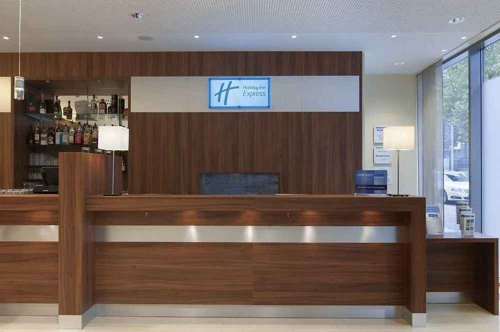 Holiday Inn Express Hamburg - St. Pauli-Messe 3*,